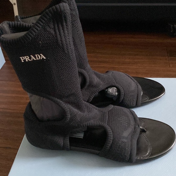 Beautiful Prada shoes Size 38 1/2 - Picture 2 of 8